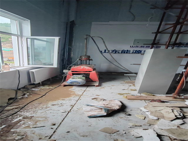 熊口镇地基基础下沉墙体裂缝加固注浆顶升施工